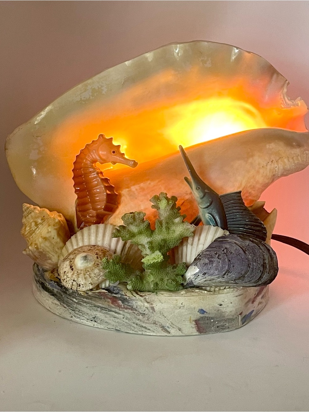 Vintage Conch Seashell & Coral Television Accent Night Light Seahorse Sea Shells